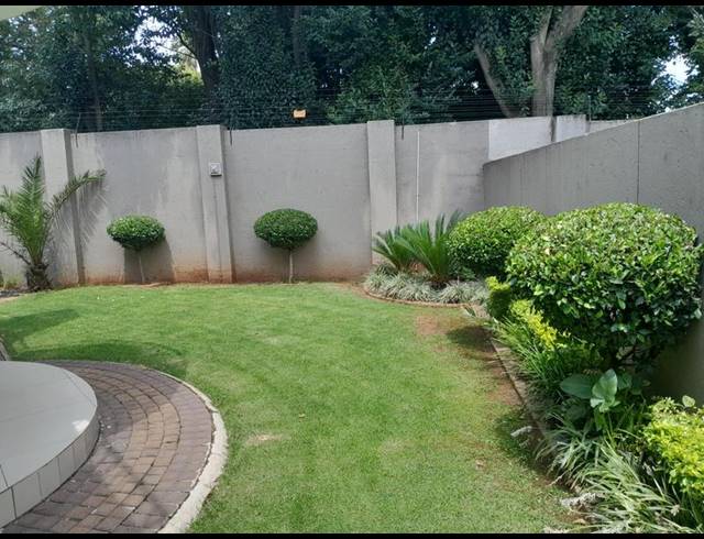 5 BEDROOM COMPLEX FOR SALE IN ORIEL